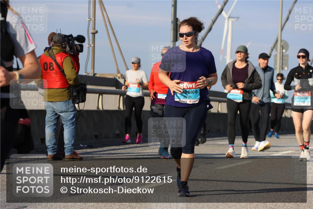 03.10.2025 - Köhlbrandbrückenlauf Strokosch-Dieckow http://msf.ph/oto/9122615 03.10.2025 10:00:00 Position 2 08, 2839, 1920, 1969 meine-sportfotos.de