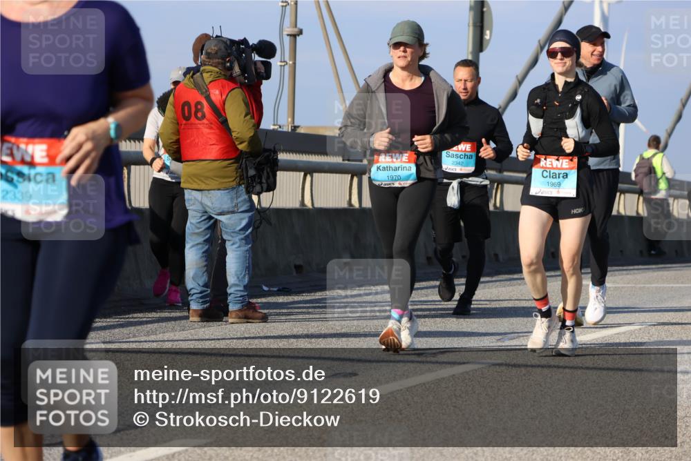 03.10.2025 - Köhlbrandbrückenlauf Strokosch-Dieckow http://msf.ph/oto/9122619 03.10.2025 10:00:02 Position 2 2339, 08, 1970, 2342, 1969 meine-sportfotos.de