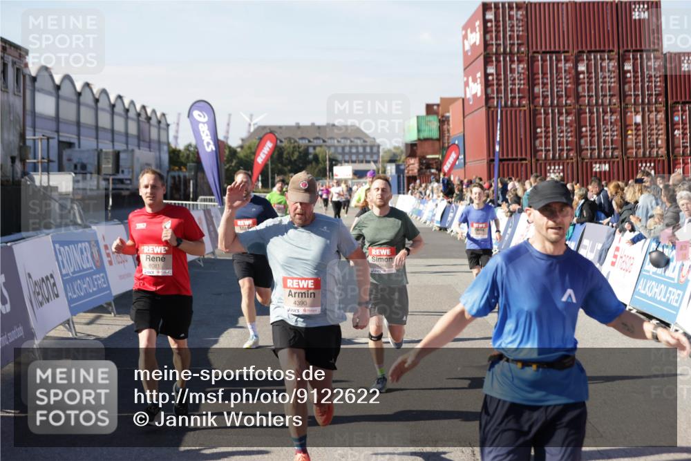 03.10.2025 - Köhlbrandbrückenlauf Jannik Wohlers http://msf.ph/oto/9122622 03.10.2025 13:05:17 Ziel 4098, 4256, 4272, 4344, 4390, 4490, 4496, 4585, 4877, 5637, 5969, 6041, 6044, 6081 meine-sportfotos.de