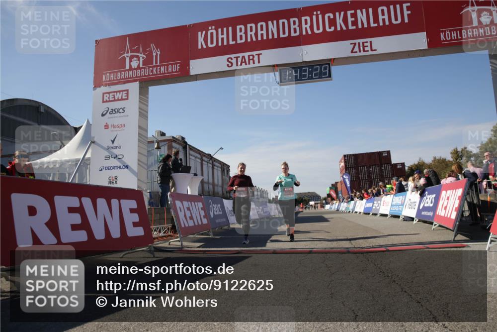 03.10.2025 - Köhlbrandbrückenlauf Jannik Wohlers http://msf.ph/oto/9122625 03.10.2025 13:43:30 Ziel 5464, 5499, 5559 meine-sportfotos.de