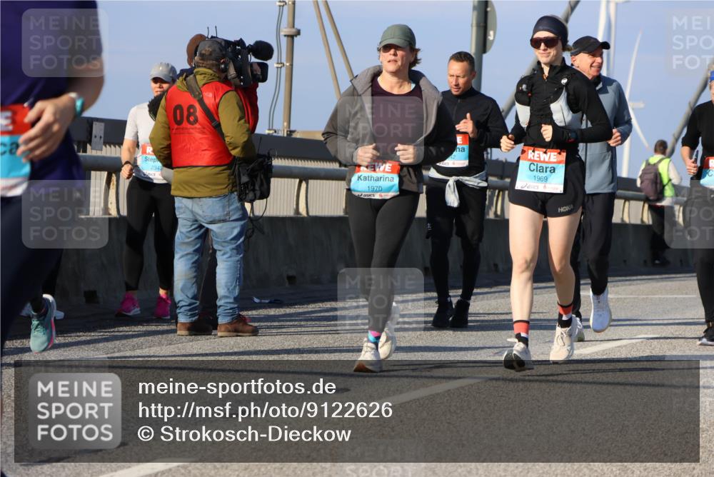 03.10.2025 - Köhlbrandbrückenlauf Strokosch-Dieckow http://msf.ph/oto/9122626 03.10.2025 10:00:03 Position 2 2343, 08, 1970, 1969 meine-sportfotos.de