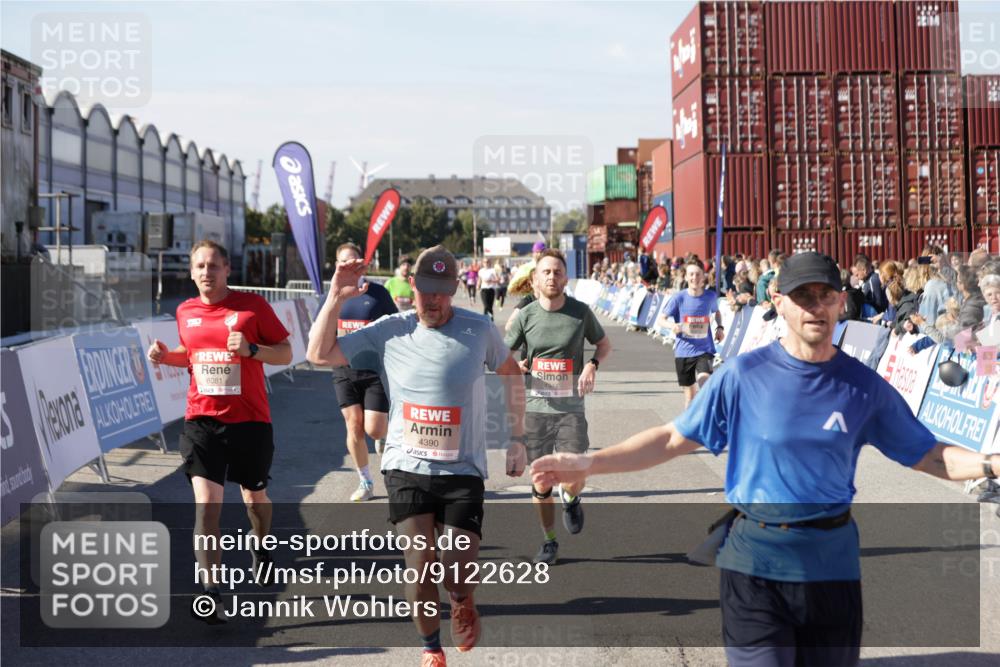 03.10.2025 - Köhlbrandbrückenlauf Jannik Wohlers http://msf.ph/oto/9122628 03.10.2025 13:05:17 Ziel 4098, 4256, 4272, 4344, 4390, 4490, 4496, 4585, 4877, 5637, 5969, 6041, 6044, 6081 meine-sportfotos.de