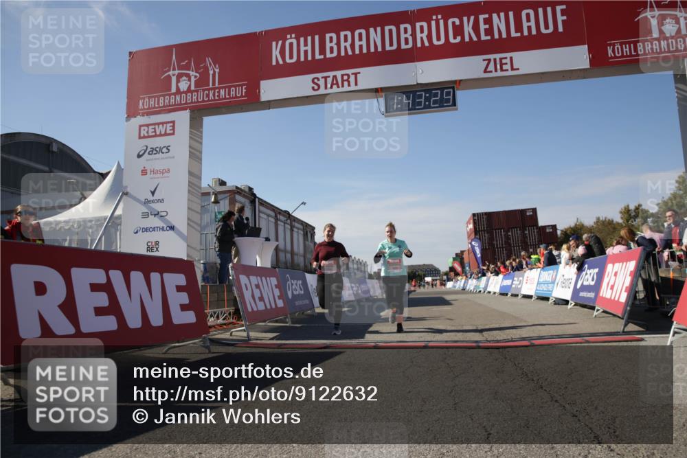 03.10.2025 - Köhlbrandbrückenlauf Jannik Wohlers http://msf.ph/oto/9122632 03.10.2025 13:43:30 Ziel 5464, 5499, 5559 meine-sportfotos.de