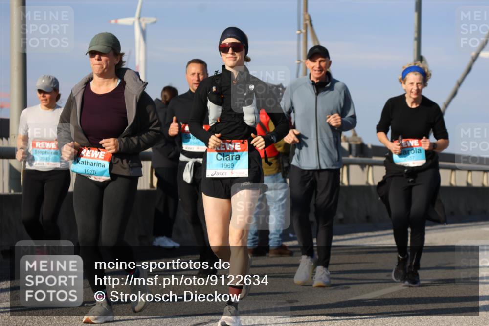 03.10.2025 - Köhlbrandbrückenlauf Strokosch-Dieckow http://msf.ph/oto/9122634 03.10.2025 10:00:05 Position 2 2343, 1970, 1969, 557 meine-sportfotos.de