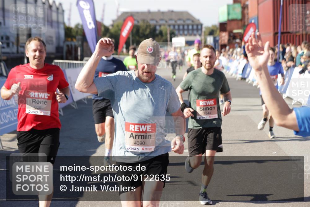 03.10.2025 - Köhlbrandbrückenlauf Jannik Wohlers http://msf.ph/oto/9122635 03.10.2025 13:05:17 Ziel 4098, 4256, 4272, 4344, 4390, 4490, 4496, 4585, 4877, 5637, 5969, 6041, 6044, 6081 meine-sportfotos.de