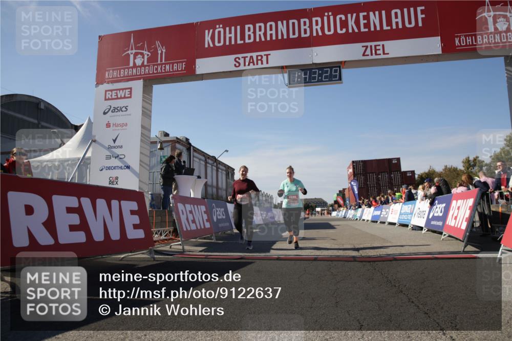 03.10.2025 - Köhlbrandbrückenlauf Jannik Wohlers http://msf.ph/oto/9122637 03.10.2025 13:43:30 Ziel 5464, 5499, 5559 meine-sportfotos.de