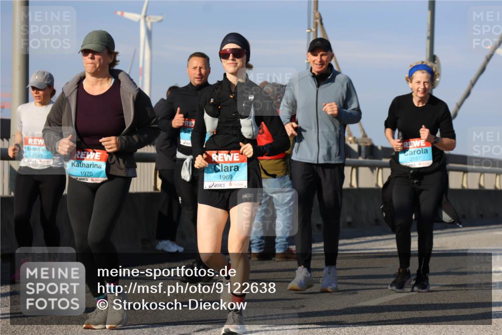 03.10.2025 - Köhlbrandbrückenlauf Strokosch-Dieckow http://msf.ph/oto/9122638 03.10.2025 10:00:05 Position 2 2343, 1970, 1969, 2557 meine-sportfotos.de