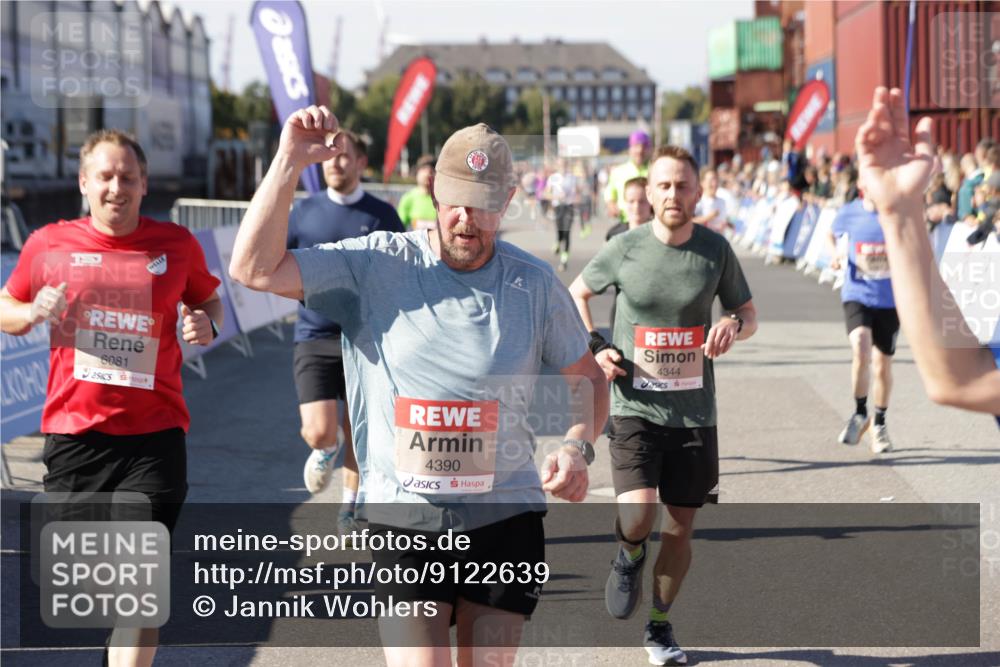 03.10.2025 - Köhlbrandbrückenlauf Jannik Wohlers http://msf.ph/oto/9122639 03.10.2025 13:05:17 Ziel 4098, 4256, 4272, 4344, 4390, 4490, 4496, 4585, 4877, 5637, 5969, 6041, 6044, 6081 meine-sportfotos.de