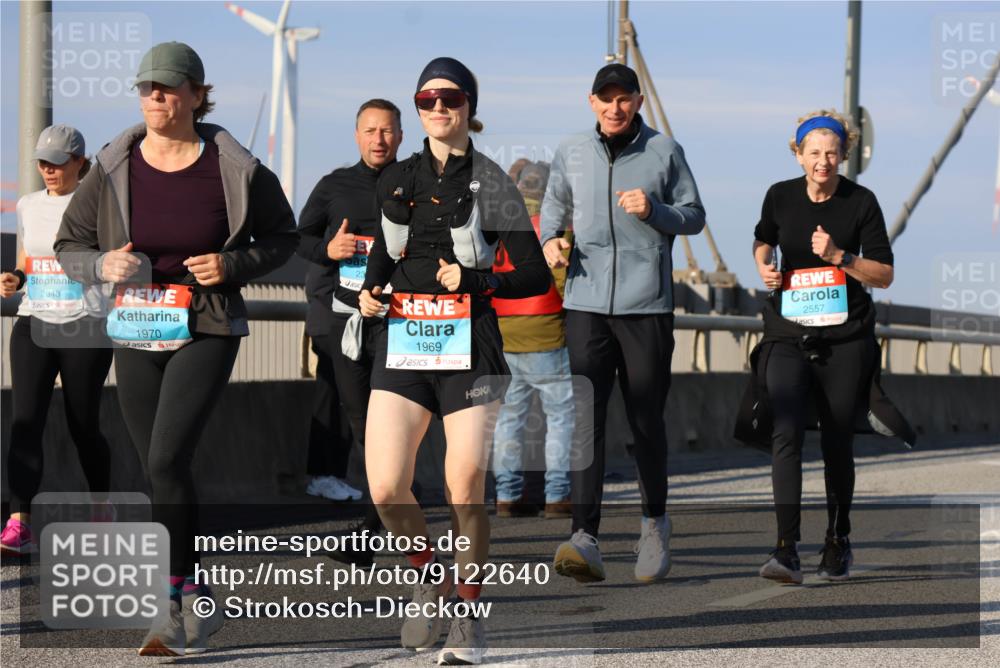 03.10.2025 - Köhlbrandbrückenlauf Strokosch-Dieckow http://msf.ph/oto/9122640 03.10.2025 10:00:05 Position 2 2343, 1970, 1969, 2557 meine-sportfotos.de