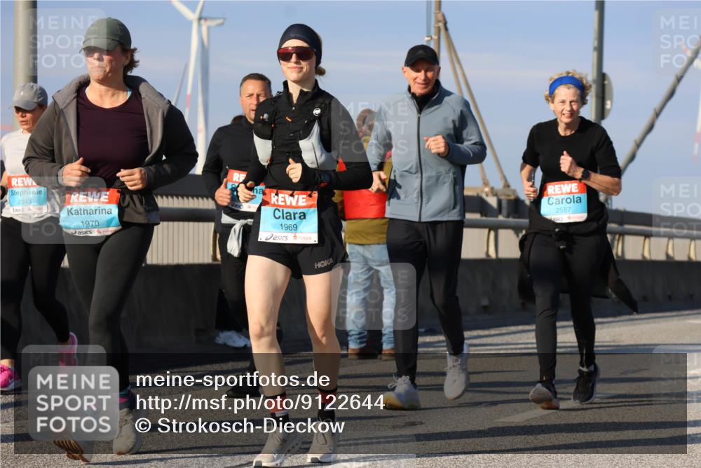 03.10.2025 - Köhlbrandbrückenlauf Strokosch-Dieckow http://msf.ph/oto/9122644 03.10.2025 10:00:05 Position 2 2343, 1970, 1969, 2557 meine-sportfotos.de