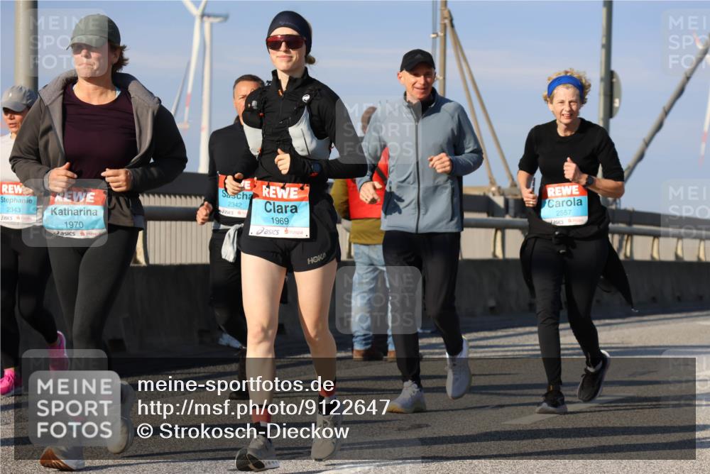 03.10.2025 - Köhlbrandbrückenlauf Strokosch-Dieckow http://msf.ph/oto/9122647 03.10.2025 10:00:06 Position 2 2343, 1970, 2342, 1969, 2557 meine-sportfotos.de