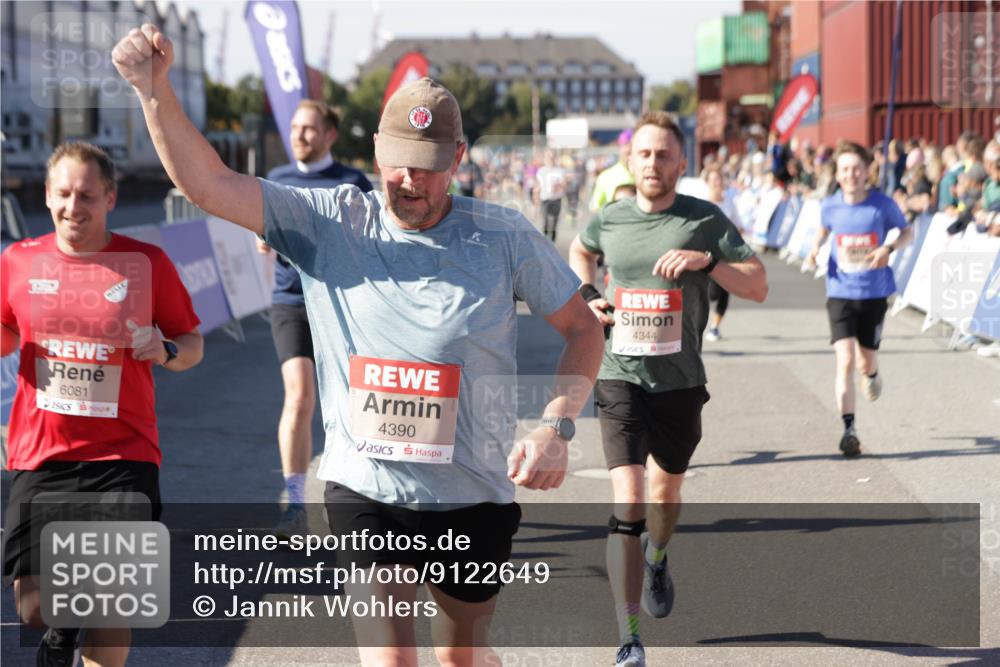 03.10.2025 - Köhlbrandbrückenlauf Jannik Wohlers http://msf.ph/oto/9122649 03.10.2025 13:05:17 Ziel 4098, 4256, 4272, 4344, 4390, 4490, 4496, 4585, 4877, 5637, 5969, 6041, 6044, 6081 meine-sportfotos.de