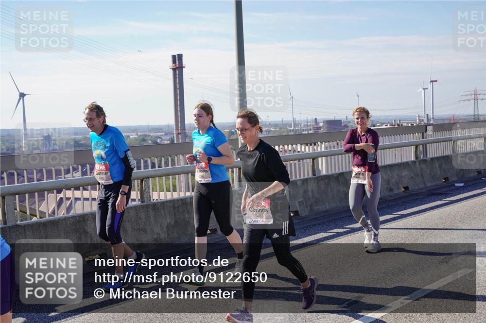 03.10.2025 - Köhlbrandbrückenlauf Michael Burmester http://msf.ph/oto/9122650 03.10.2025 13:04:46 Position 2 6402, 6403 meine-sportfotos.de