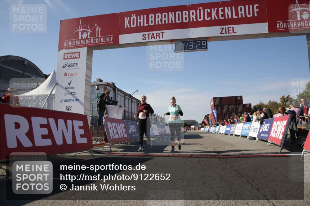 03.10.2025 - Köhlbrandbrückenlauf Jannik Wohlers http://msf.ph/oto/9122652 03.10.2025 13:43:30 Ziel 5464, 5499, 5559 meine-sportfotos.de