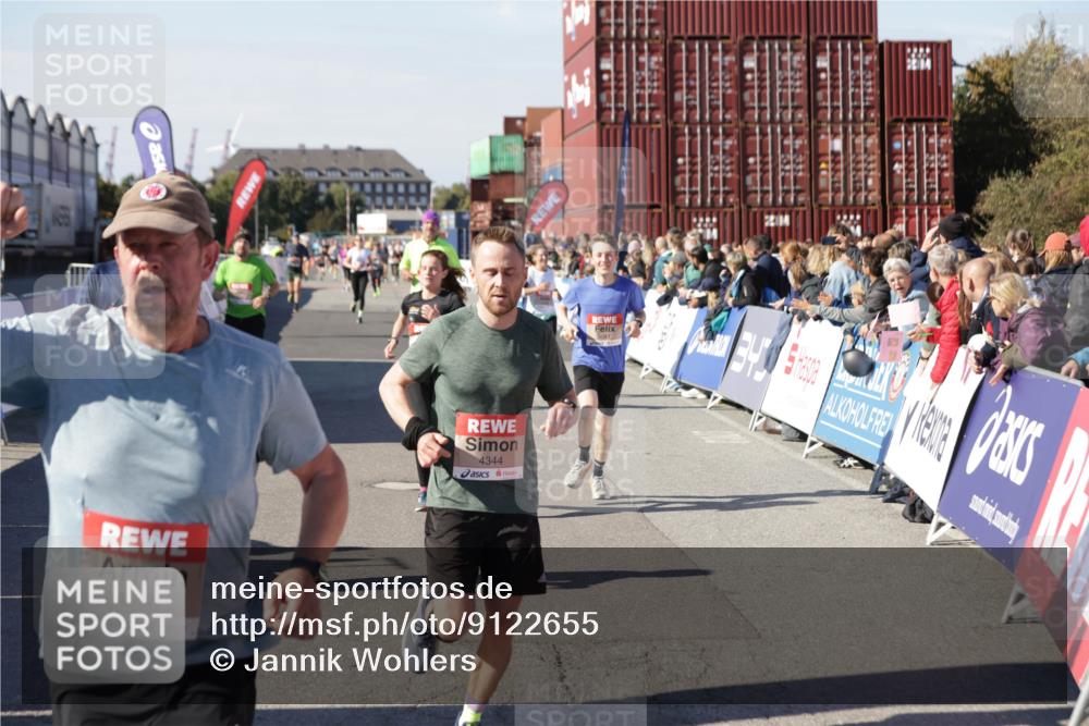 03.10.2025 - Köhlbrandbrückenlauf Jannik Wohlers http://msf.ph/oto/9122655 03.10.2025 13:05:18 Ziel 4272, 4344, 4390, 4490, 4496, 4585, 4877, 5637, 5969, 6041, 6044, 6081 meine-sportfotos.de