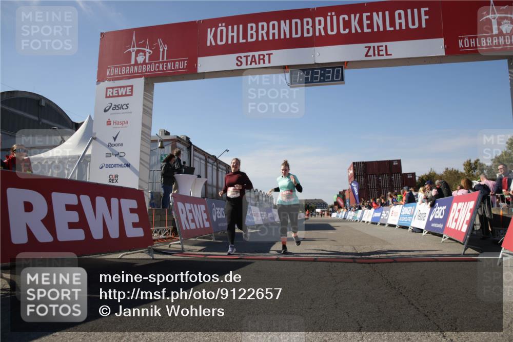 03.10.2025 - Köhlbrandbrückenlauf Jannik Wohlers http://msf.ph/oto/9122657 03.10.2025 13:43:30 Ziel 5464, 5499, 5559 meine-sportfotos.de