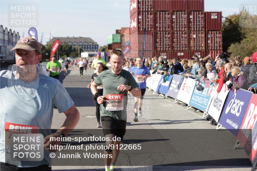 03.10.2025 - Köhlbrandbrückenlauf Jannik Wohlers http://msf.ph/oto/9122665 03.10.2025 13:05:18 Ziel 4272, 4344, 4390, 4490, 4496, 4585, 4877, 5637, 5969, 6041, 6044, 6081 meine-sportfotos.de