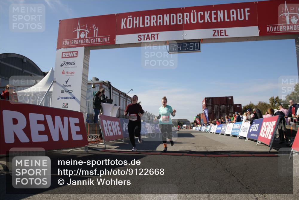 03.10.2025 - Köhlbrandbrückenlauf Jannik Wohlers http://msf.ph/oto/9122668 03.10.2025 13:43:30 Ziel 5464, 5499, 5559 meine-sportfotos.de