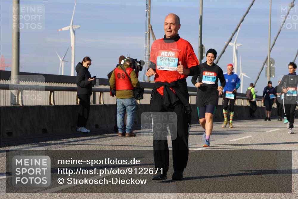 03.10.2025 - Köhlbrandbrückenlauf Strokosch-Dieckow http://msf.ph/oto/9122671 03.10.2025 10:00:14 Position 2 08, 2468, 2621 meine-sportfotos.de