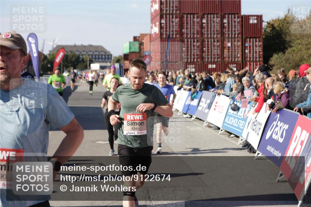 03.10.2025 - Köhlbrandbrückenlauf Jannik Wohlers http://msf.ph/oto/9122674 03.10.2025 13:05:18 Ziel 4272, 4344, 4390, 4490, 4496, 4585, 4877, 5637, 5969, 6041, 6044, 6081 meine-sportfotos.de