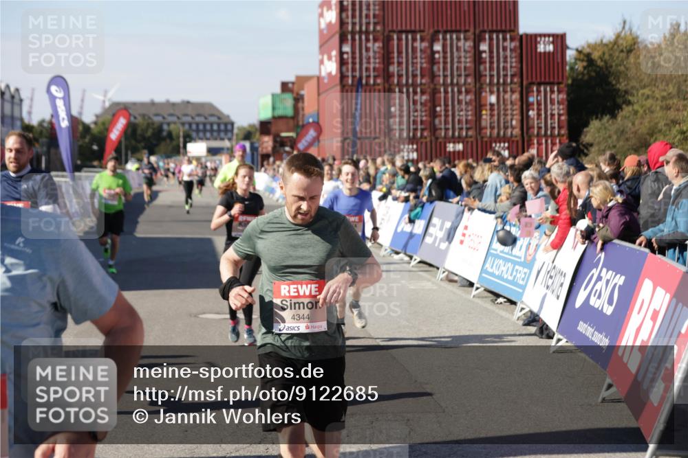 03.10.2025 - Köhlbrandbrückenlauf Jannik Wohlers http://msf.ph/oto/9122685 03.10.2025 13:05:18 Ziel 4272, 4344, 4390, 4490, 4496, 4585, 4877, 5637, 5969, 6041, 6044, 6081 meine-sportfotos.de