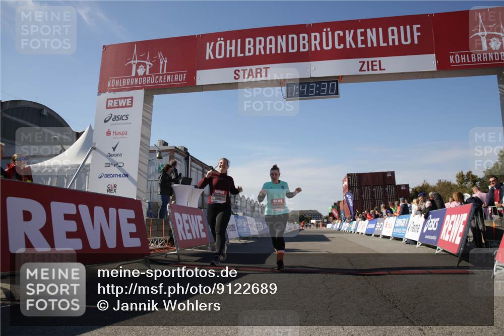 03.10.2025 - Köhlbrandbrückenlauf Jannik Wohlers http://msf.ph/oto/9122689 03.10.2025 13:43:30 Ziel 5464, 5499, 5559 meine-sportfotos.de