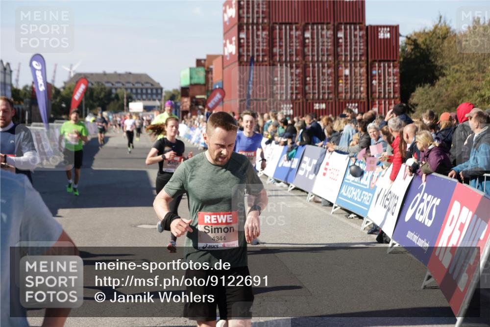 03.10.2025 - Köhlbrandbrückenlauf Jannik Wohlers http://msf.ph/oto/9122691 03.10.2025 13:05:18 Ziel 4272, 4344, 4390, 4490, 4496, 4585, 4877, 5637, 5969, 6041, 6044, 6081 meine-sportfotos.de