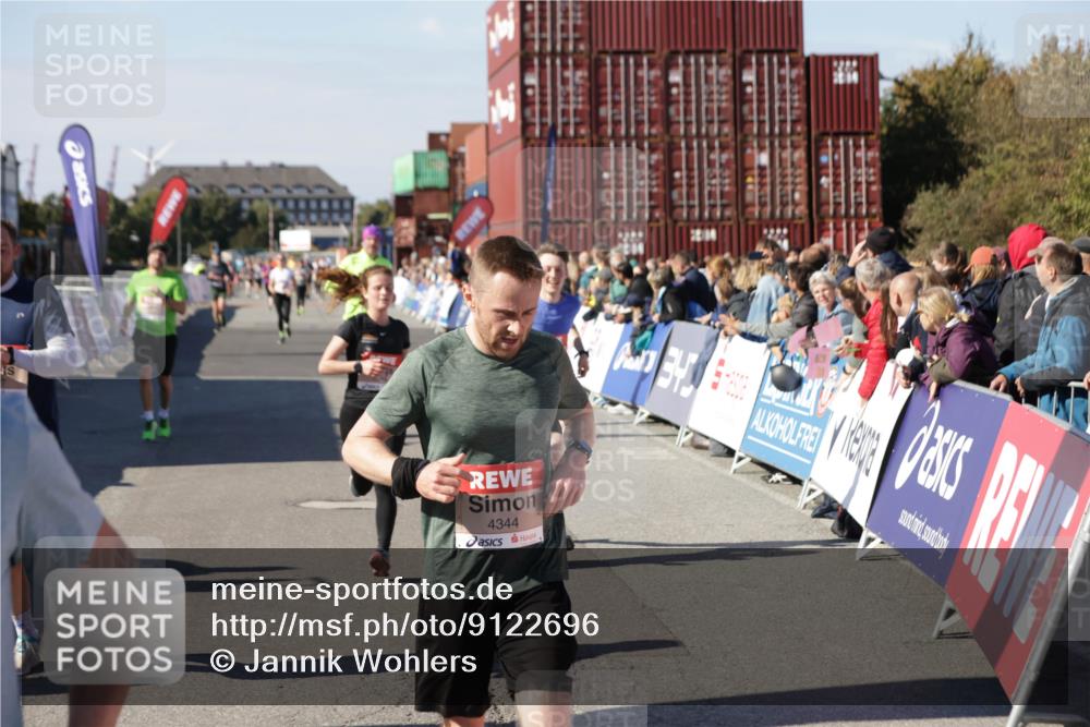 03.10.2025 - Köhlbrandbrückenlauf Jannik Wohlers http://msf.ph/oto/9122696 03.10.2025 13:05:18 Ziel 4272, 4344, 4390, 4490, 4496, 4585, 4877, 5637, 5969, 6041, 6044, 6081 meine-sportfotos.de