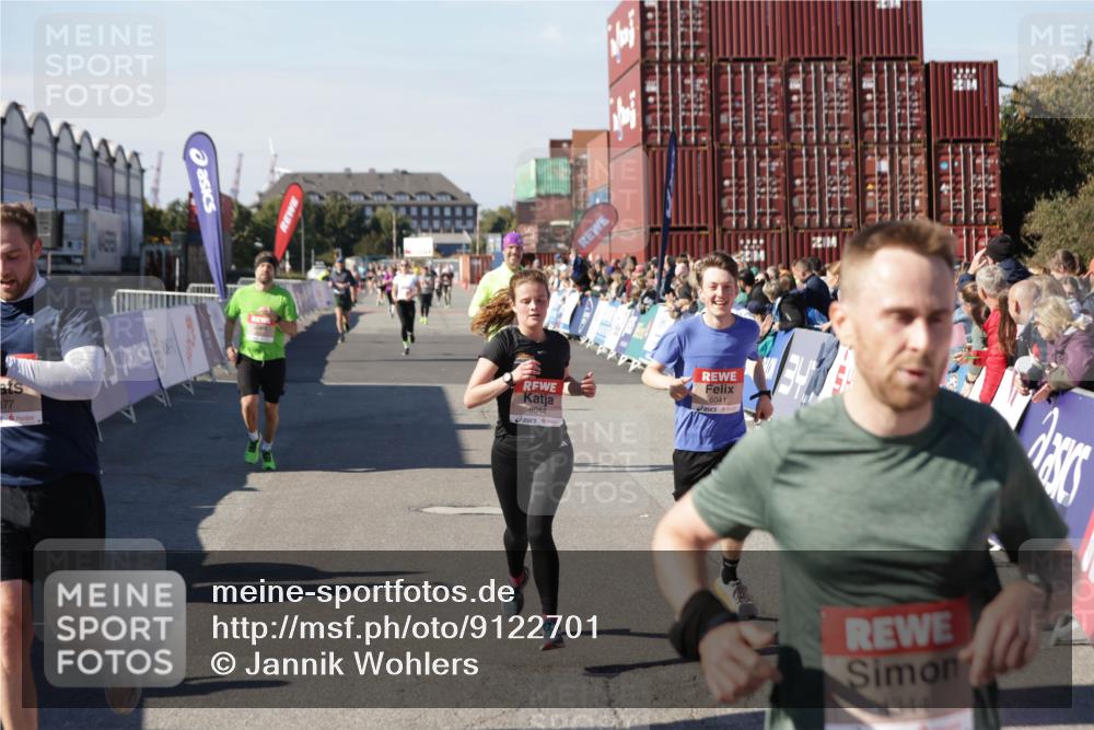 03.10.2025 - Köhlbrandbrückenlauf Jannik Wohlers http://msf.ph/oto/9122701 03.10.2025 13:05:19 Ziel 4272, 4344, 4390, 4490, 4496, 4585, 4877, 5637, 5969, 6041, 6044, 6081 meine-sportfotos.de