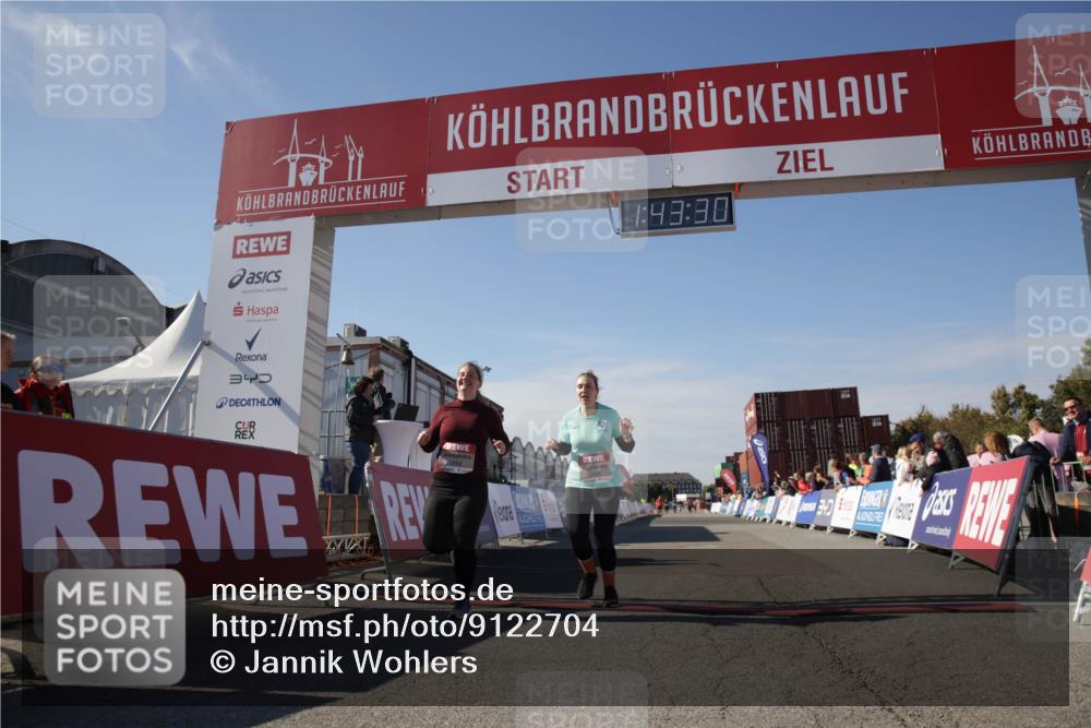 03.10.2025 - Köhlbrandbrückenlauf Jannik Wohlers http://msf.ph/oto/9122704 03.10.2025 13:43:30 Ziel 5464, 5499, 5559 meine-sportfotos.de