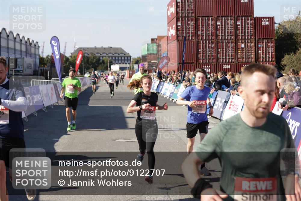 03.10.2025 - Köhlbrandbrückenlauf Jannik Wohlers http://msf.ph/oto/9122707 03.10.2025 13:05:19 Ziel 4272, 4344, 4390, 4490, 4496, 4585, 4877, 5637, 5969, 6041, 6044, 6081 meine-sportfotos.de