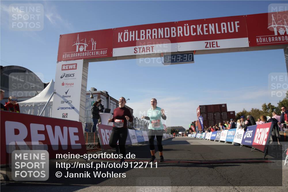 03.10.2025 - Köhlbrandbrückenlauf Jannik Wohlers http://msf.ph/oto/9122711 03.10.2025 13:43:30 Ziel 5464, 5499, 5559 meine-sportfotos.de