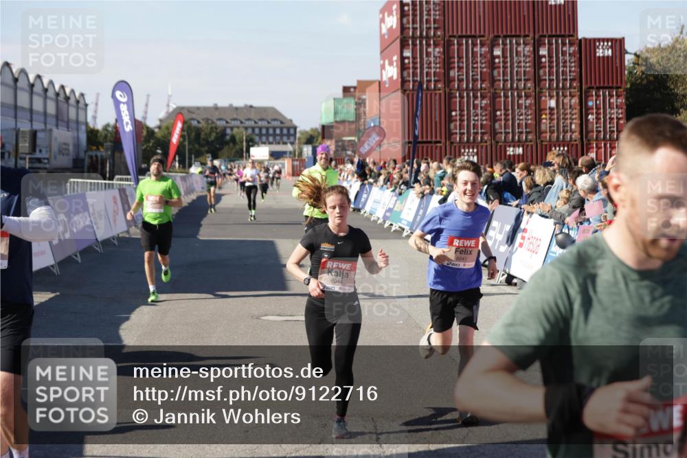 03.10.2025 - Köhlbrandbrückenlauf Jannik Wohlers http://msf.ph/oto/9122716 03.10.2025 13:05:19 Ziel 4272, 4344, 4390, 4490, 4496, 4585, 4877, 5637, 5969, 6041, 6044, 6081 meine-sportfotos.de