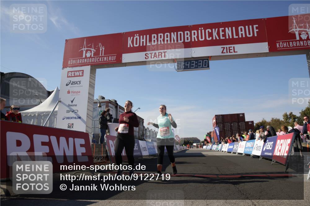 03.10.2025 - Köhlbrandbrückenlauf Jannik Wohlers http://msf.ph/oto/9122719 03.10.2025 13:43:30 Ziel 5464, 5499, 5559 meine-sportfotos.de