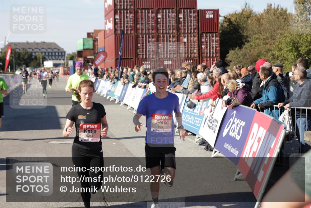 03.10.2025 - Köhlbrandbrückenlauf Jannik Wohlers http://msf.ph/oto/9122726 03.10.2025 13:05:19 Ziel 4272, 4344, 4390, 4490, 4496, 4585, 4877, 5637, 5969, 6041, 6044, 6081 meine-sportfotos.de