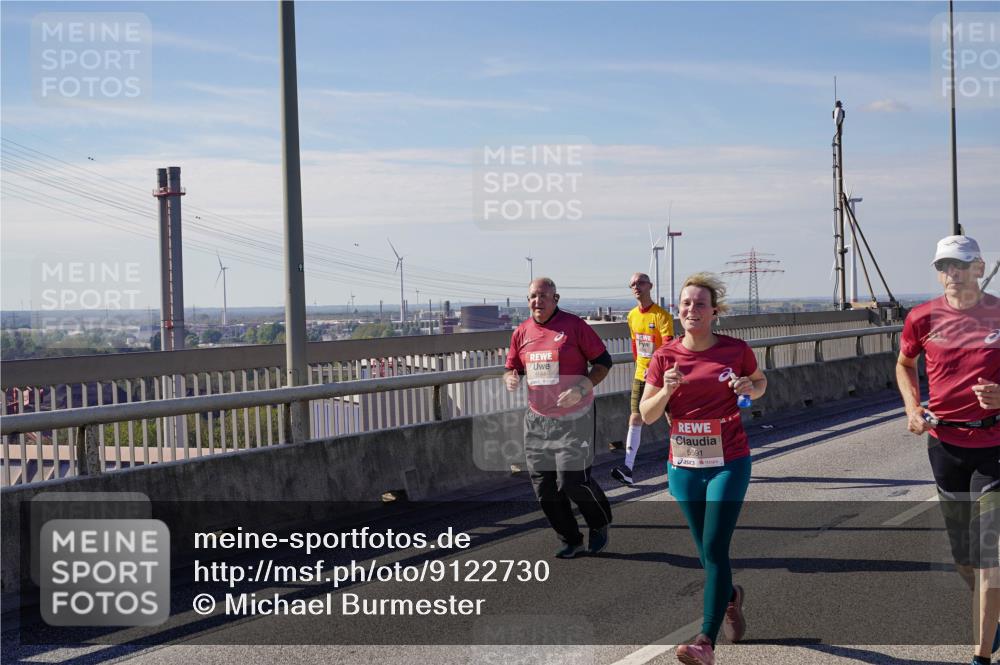03.10.2025 - Köhlbrandbrückenlauf Michael Burmester http://msf.ph/oto/9122730 03.10.2025 13:04:54 Position 2 5584, 5591 meine-sportfotos.de