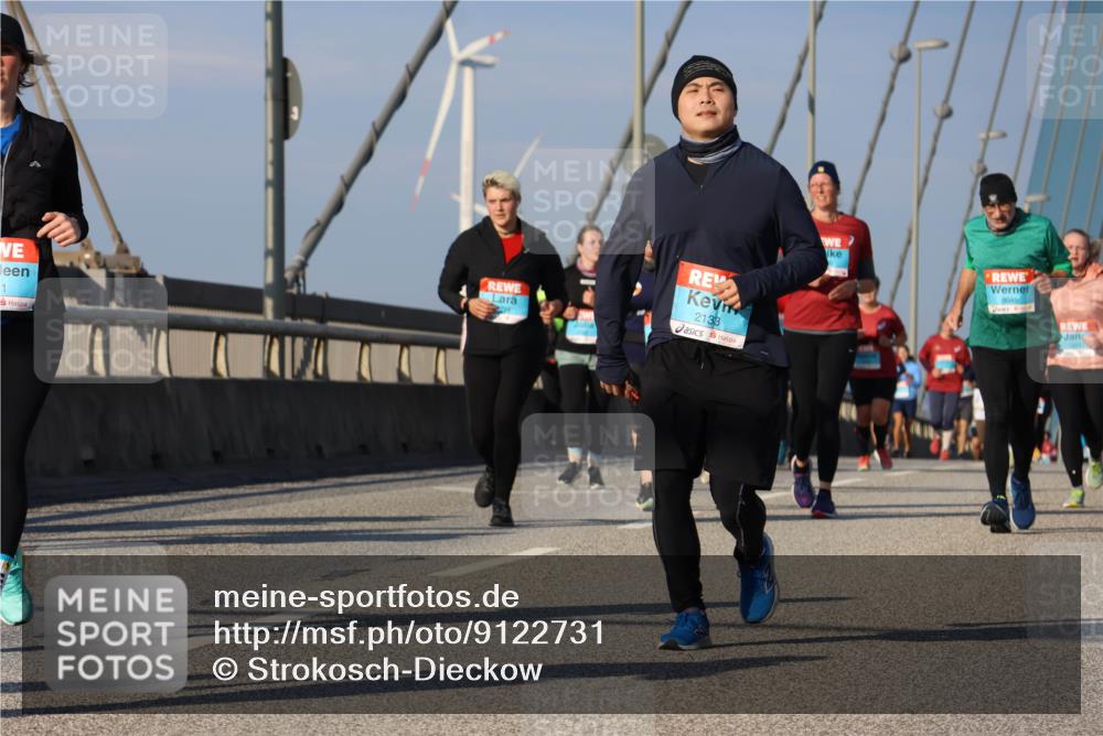 03.10.2025 - Köhlbrandbrückenlauf Strokosch-Dieckow http://msf.ph/oto/9122731 03.10.2025 10:00:22 Position 2 1, 2133, 3045 meine-sportfotos.de