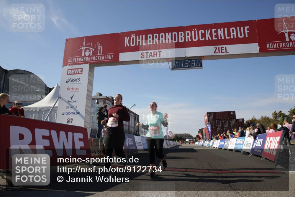 03.10.2025 - Köhlbrandbrückenlauf Jannik Wohlers http://msf.ph/oto/9122734 03.10.2025 13:43:31 Ziel 5464, 5499, 5559 meine-sportfotos.de