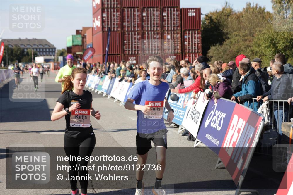 03.10.2025 - Köhlbrandbrückenlauf Jannik Wohlers http://msf.ph/oto/9122736 03.10.2025 13:05:19 Ziel 4272, 4344, 4390, 4490, 4496, 4585, 4877, 5637, 5969, 6041, 6044, 6081 meine-sportfotos.de