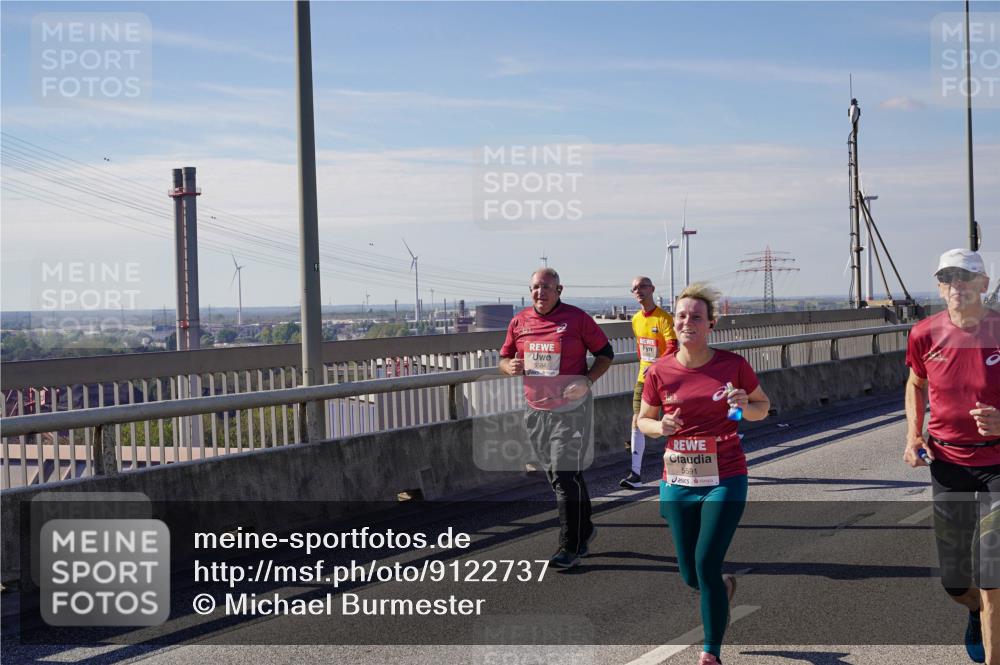 03.10.2025 - Köhlbrandbrückenlauf Michael Burmester http://msf.ph/oto/9122737 03.10.2025 13:04:54 Position 2 5584, 5591 meine-sportfotos.de