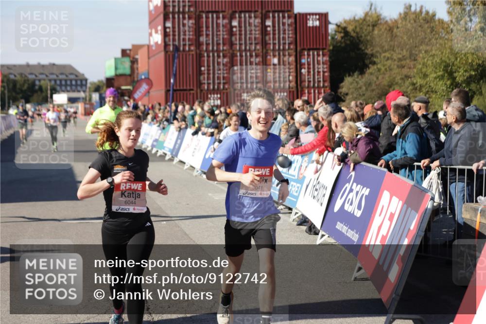 03.10.2025 - Köhlbrandbrückenlauf Jannik Wohlers http://msf.ph/oto/9122742 03.10.2025 13:05:20 Ziel 4272, 4344, 4390, 4490, 4496, 4584, 4585, 4877, 5637, 5969, 6041, 6044, 6081 meine-sportfotos.de