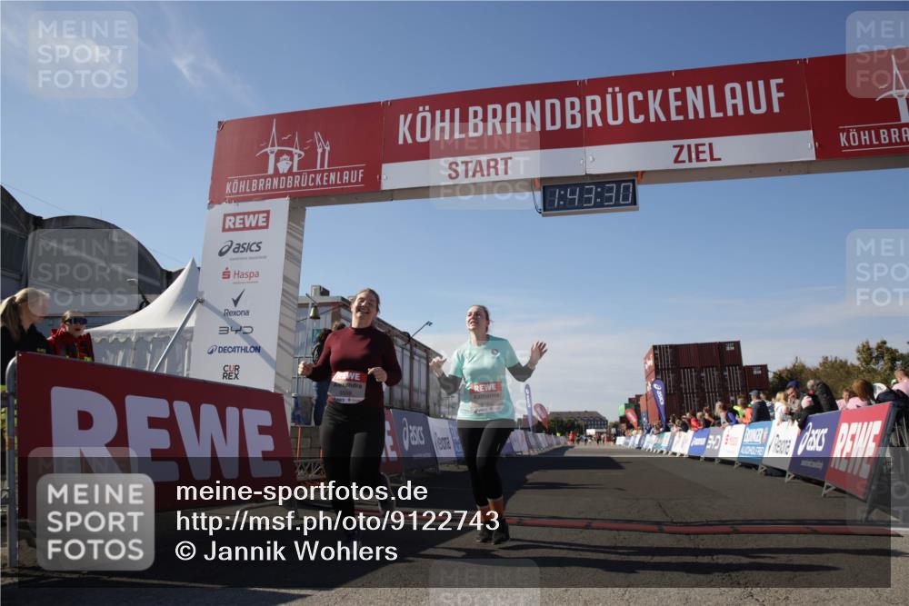 03.10.2025 - Köhlbrandbrückenlauf Jannik Wohlers http://msf.ph/oto/9122743 03.10.2025 13:43:31 Ziel 5464, 5499, 5559 meine-sportfotos.de