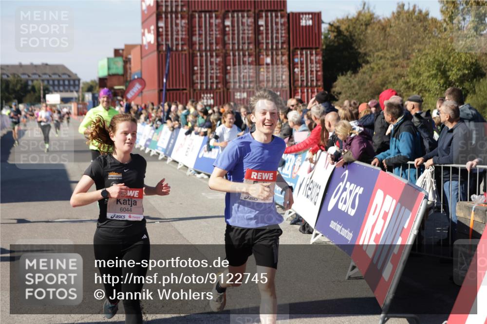 03.10.2025 - Köhlbrandbrückenlauf Jannik Wohlers http://msf.ph/oto/9122745 03.10.2025 13:05:20 Ziel 4272, 4344, 4390, 4490, 4496, 4584, 4585, 4877, 5637, 5969, 6041, 6044, 6081 meine-sportfotos.de