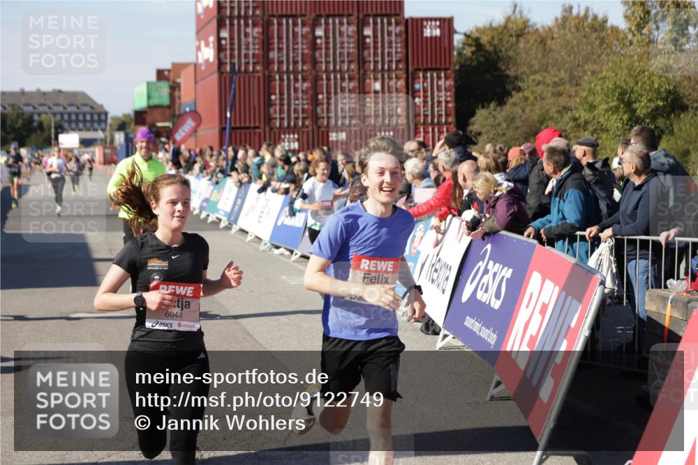 03.10.2025 - Köhlbrandbrückenlauf Jannik Wohlers http://msf.ph/oto/9122749 03.10.2025 13:05:20 Ziel 4272, 4344, 4390, 4490, 4496, 4584, 4585, 4877, 5637, 5969, 6041, 6044, 6081 meine-sportfotos.de