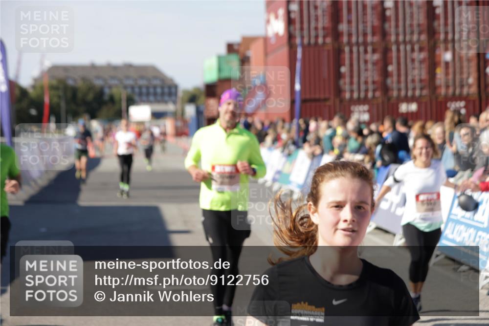 03.10.2025 - Köhlbrandbrückenlauf Jannik Wohlers http://msf.ph/oto/9122756 03.10.2025 13:05:21 Ziel 4272, 4344, 4390, 4496, 4584, 4877, 5637, 5969, 6041, 6044, 6081 meine-sportfotos.de