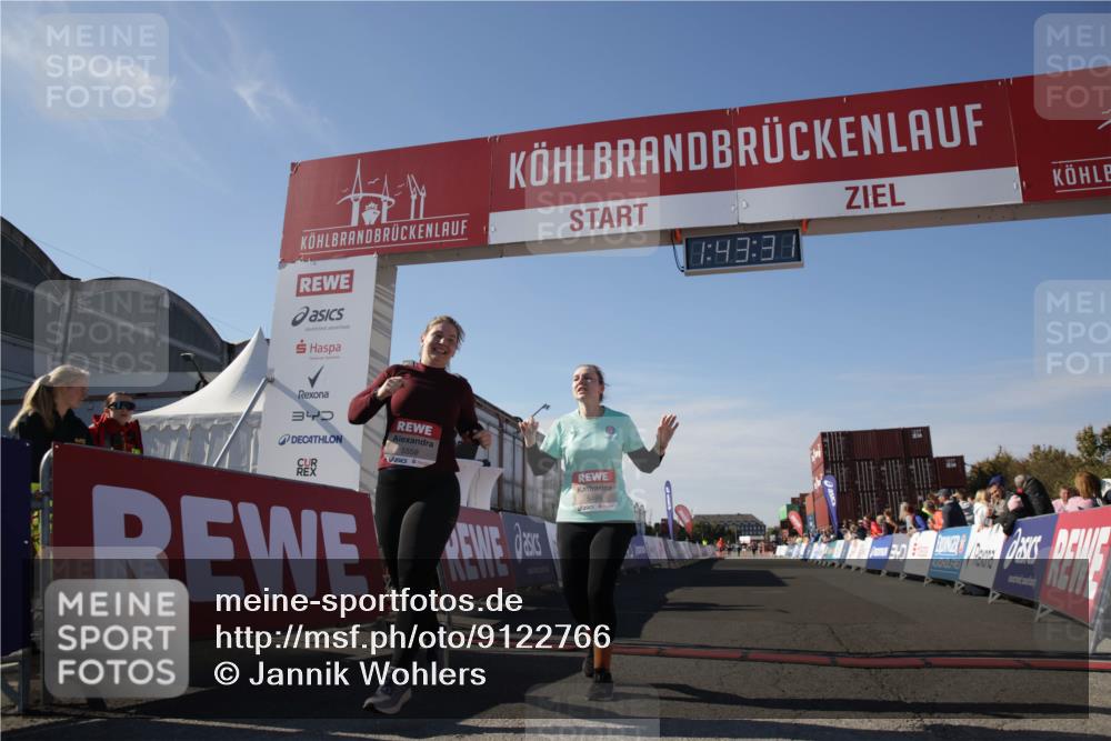 03.10.2025 - Köhlbrandbrückenlauf Jannik Wohlers http://msf.ph/oto/9122766 03.10.2025 13:43:31 Ziel 5464, 5499, 5559 meine-sportfotos.de