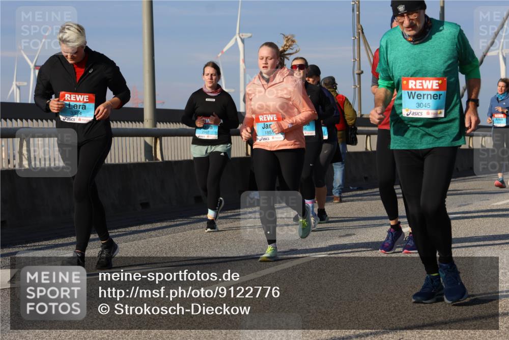 03.10.2025 - Köhlbrandbrückenlauf Strokosch-Dieckow http://msf.ph/oto/9122776 03.10.2025 10:00:30 Position 2 3324, 3045, 66, 1851 meine-sportfotos.de