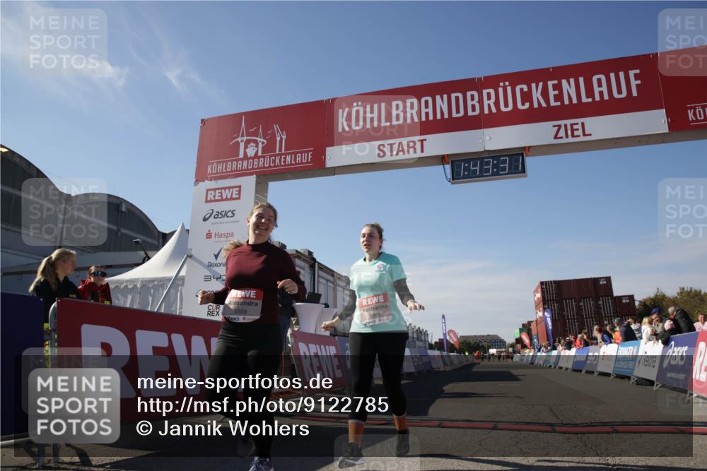 03.10.2025 - Köhlbrandbrückenlauf Jannik Wohlers http://msf.ph/oto/9122785 03.10.2025 13:43:31 Ziel 5464, 5499, 5559 meine-sportfotos.de