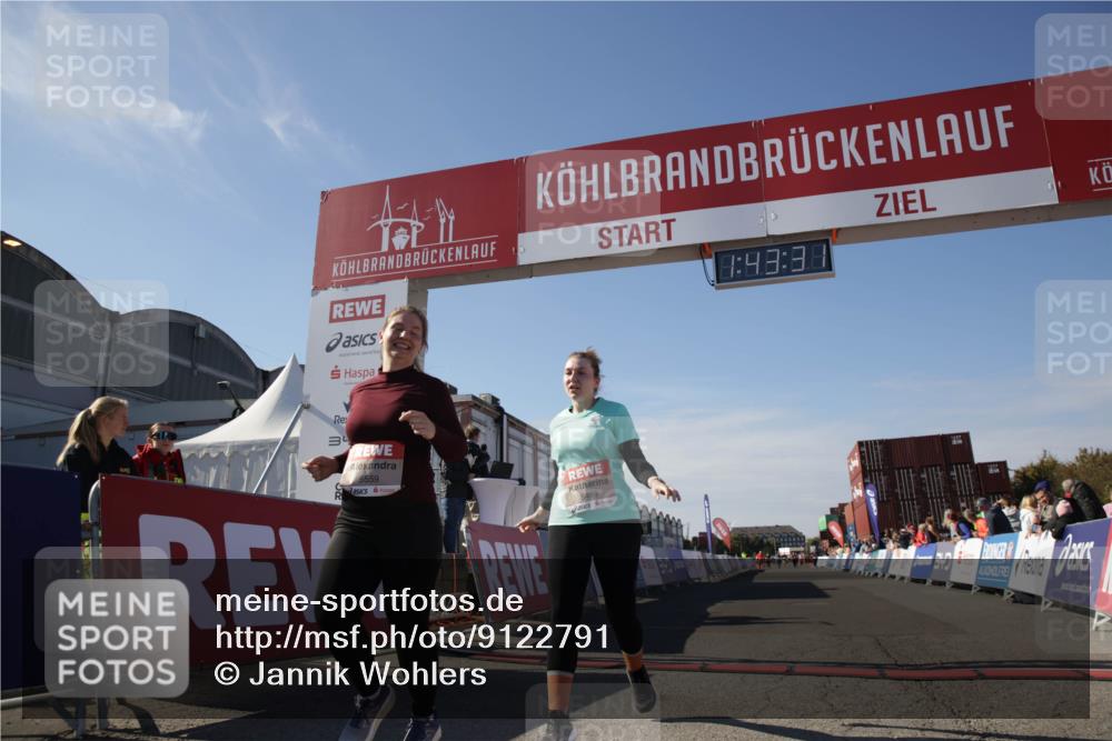 03.10.2025 - Köhlbrandbrückenlauf Jannik Wohlers http://msf.ph/oto/9122791 03.10.2025 13:43:31 Ziel 5464, 5499, 5559 meine-sportfotos.de