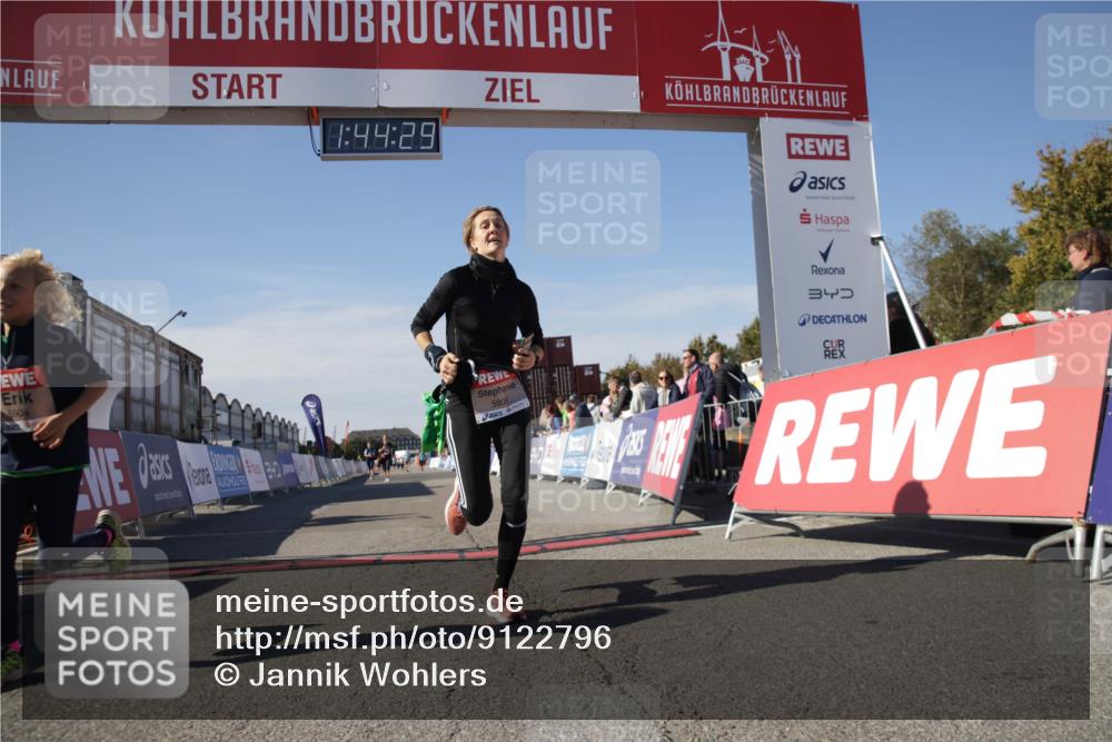03.10.2025 - Köhlbrandbrückenlauf Jannik Wohlers http://msf.ph/oto/9122796 03.10.2025 13:44:29 Ziel 5904, 5905, 6257, 6258 meine-sportfotos.de